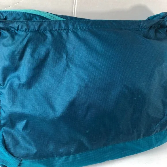 Patagonia Lightweight Travel 15L Courier Bag Shoulder Bag Blue STY48813 Unisex - Picture 9 of 12